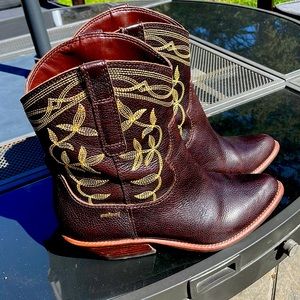 Beautiful designer high end boutique purchased Colcci boots.